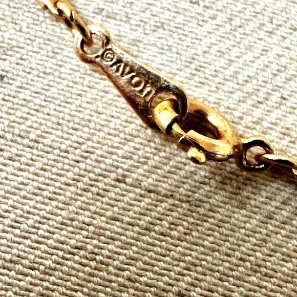 Avon vintage dainty rhinestone pendant necklace - Picture 7 of 9